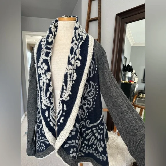 Anthropologie sleeping in snow cardigan, size large - Picture 6 of 17